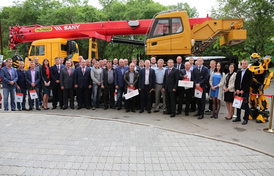 the new russian crane started to assembly in khabarovsk.
